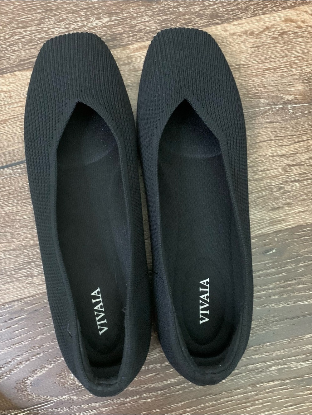 Vivaia Black Square-Toe V-Cut Flats Margot 2.0 39